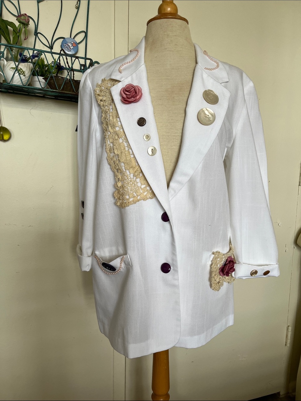 Unique White Women's Blazer w/ Boho Style Decorative Bling Size 12 Alred Dunner